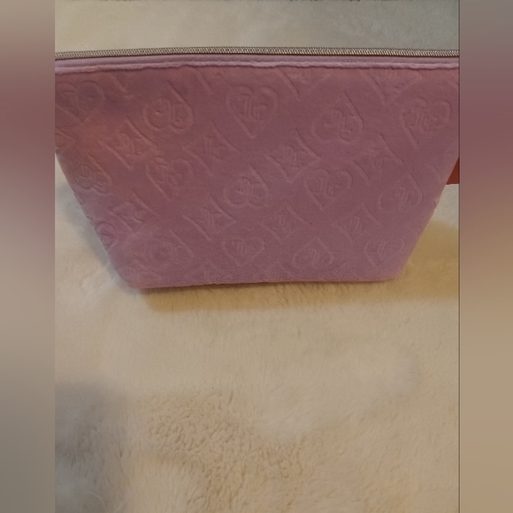 Juicy Couture Cosmetic Bag - Picture 10 of 12